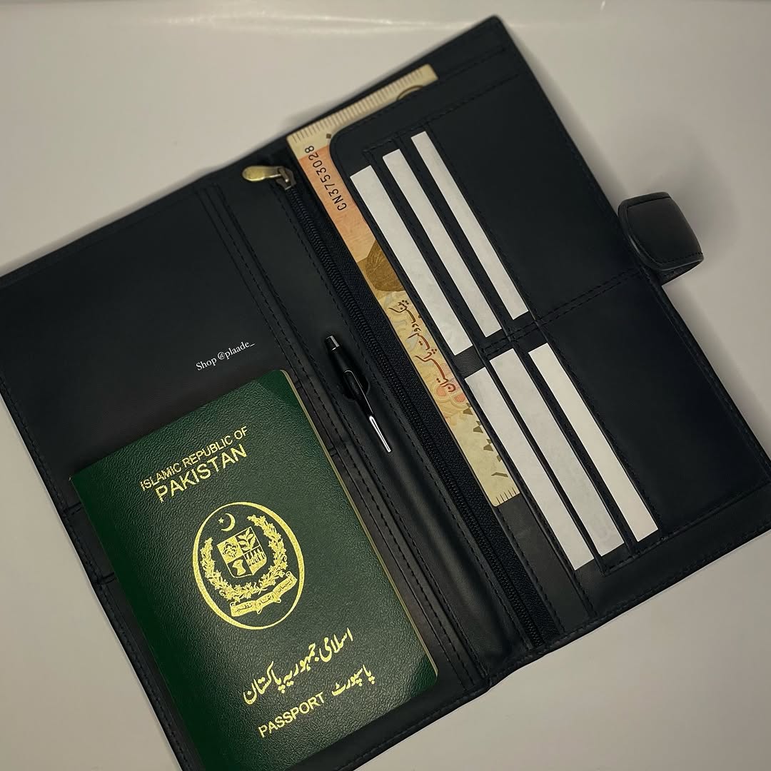 TRAVEL WALLETS
