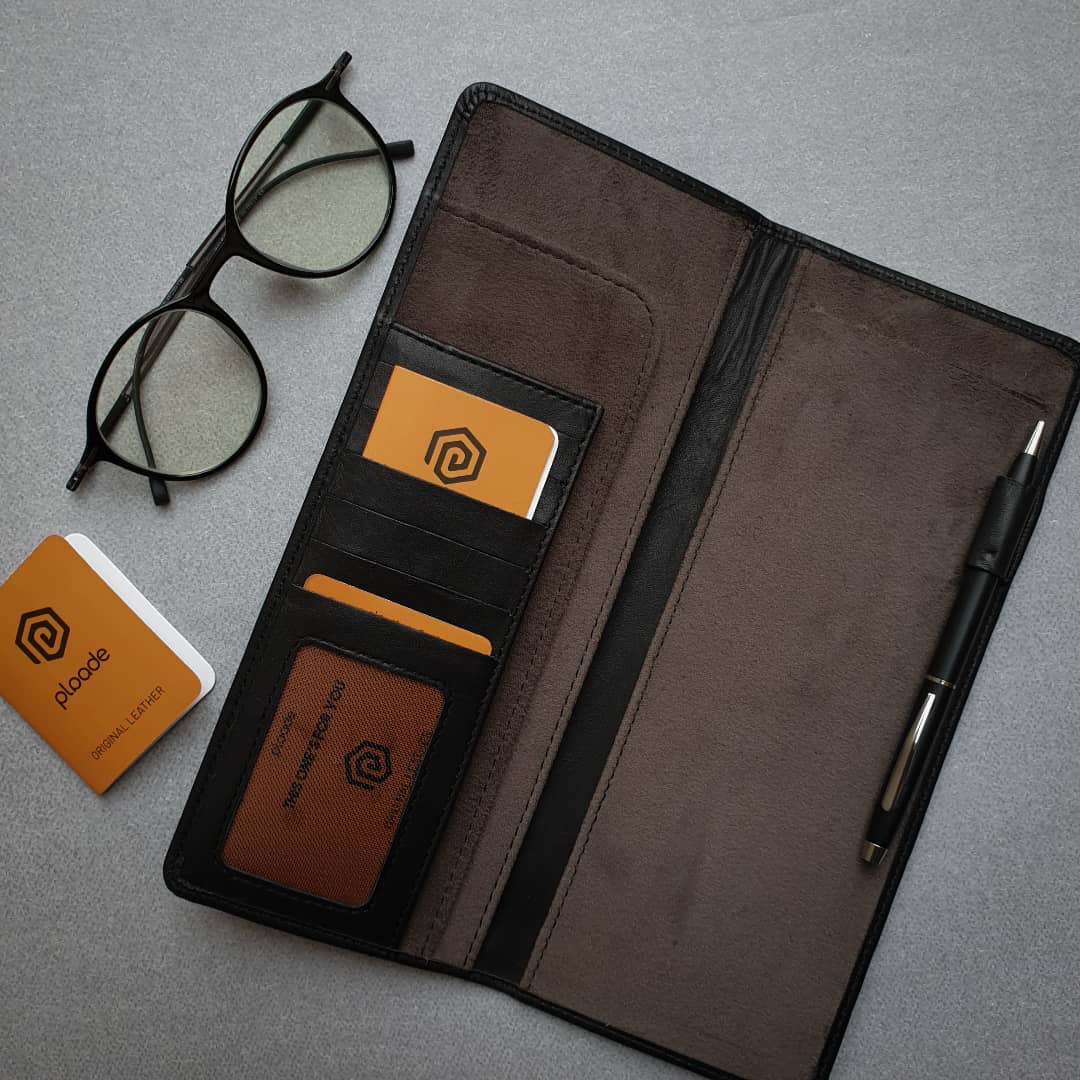 PLAADE CHEQUEBOOK HOLDER